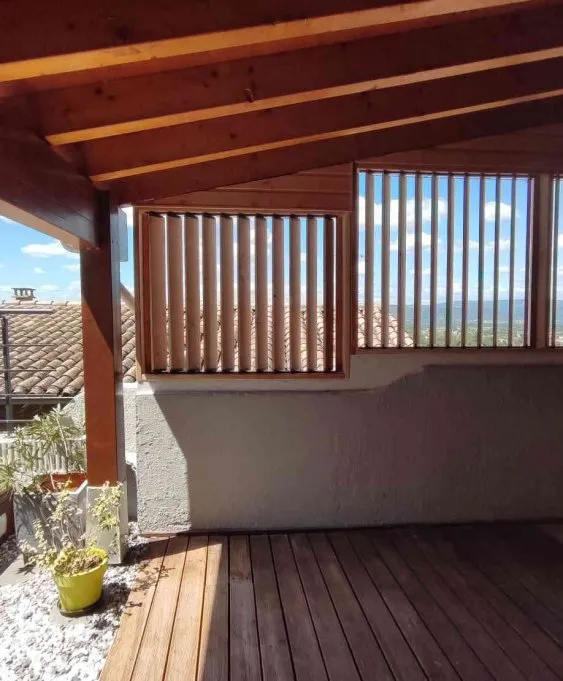 Pourquoi choisir des lames orientables plutôt que d’autres types de brise-vue ?