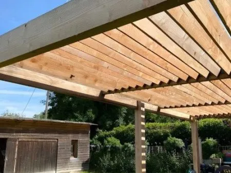 La terrasse de Pierre-François enfin à l'ombre - Etriers invisibles