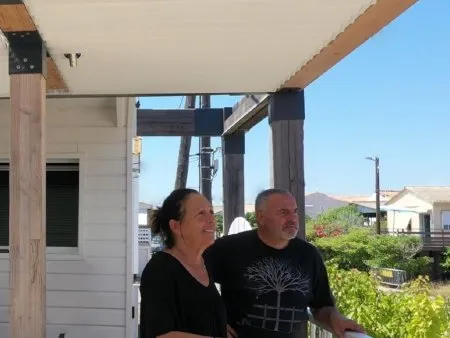 Le chalet de GRUISSAN rénové - poteaux 12x12 et connecteurs de pergola